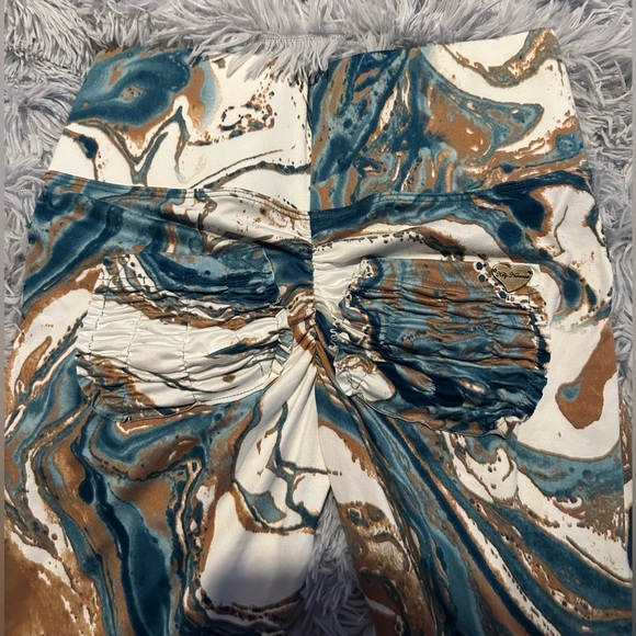 Cute Booty Lounge Marble Leggings - Picture 5 of 5